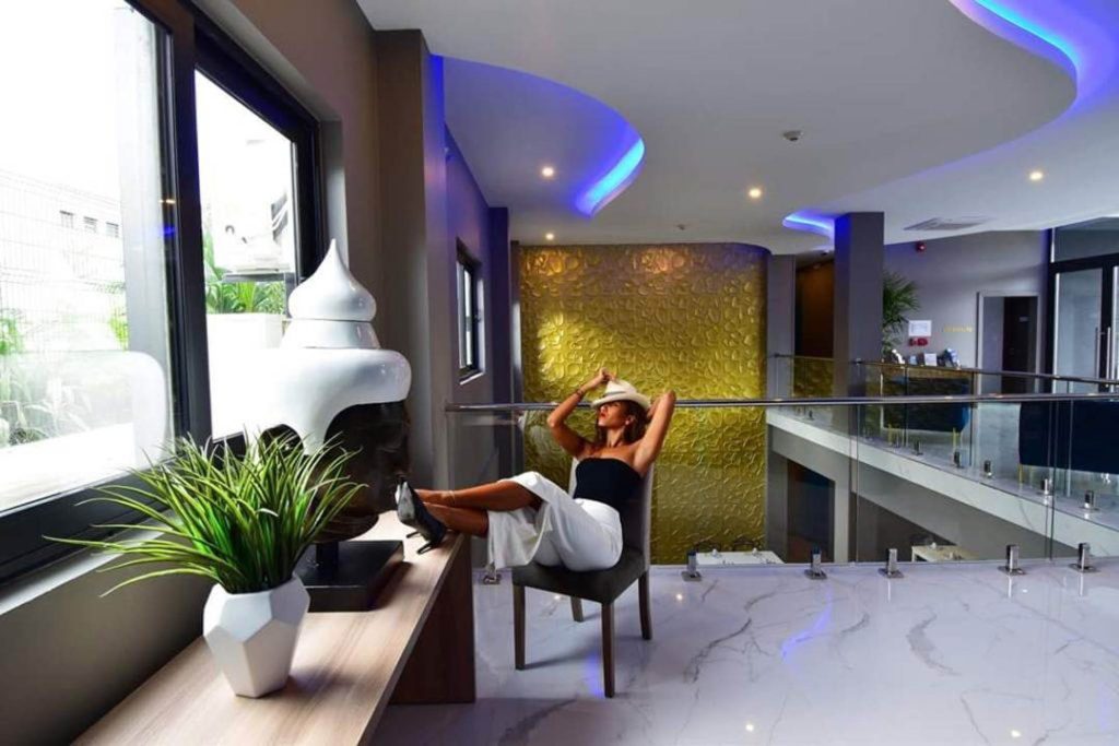 Adonis Hotel